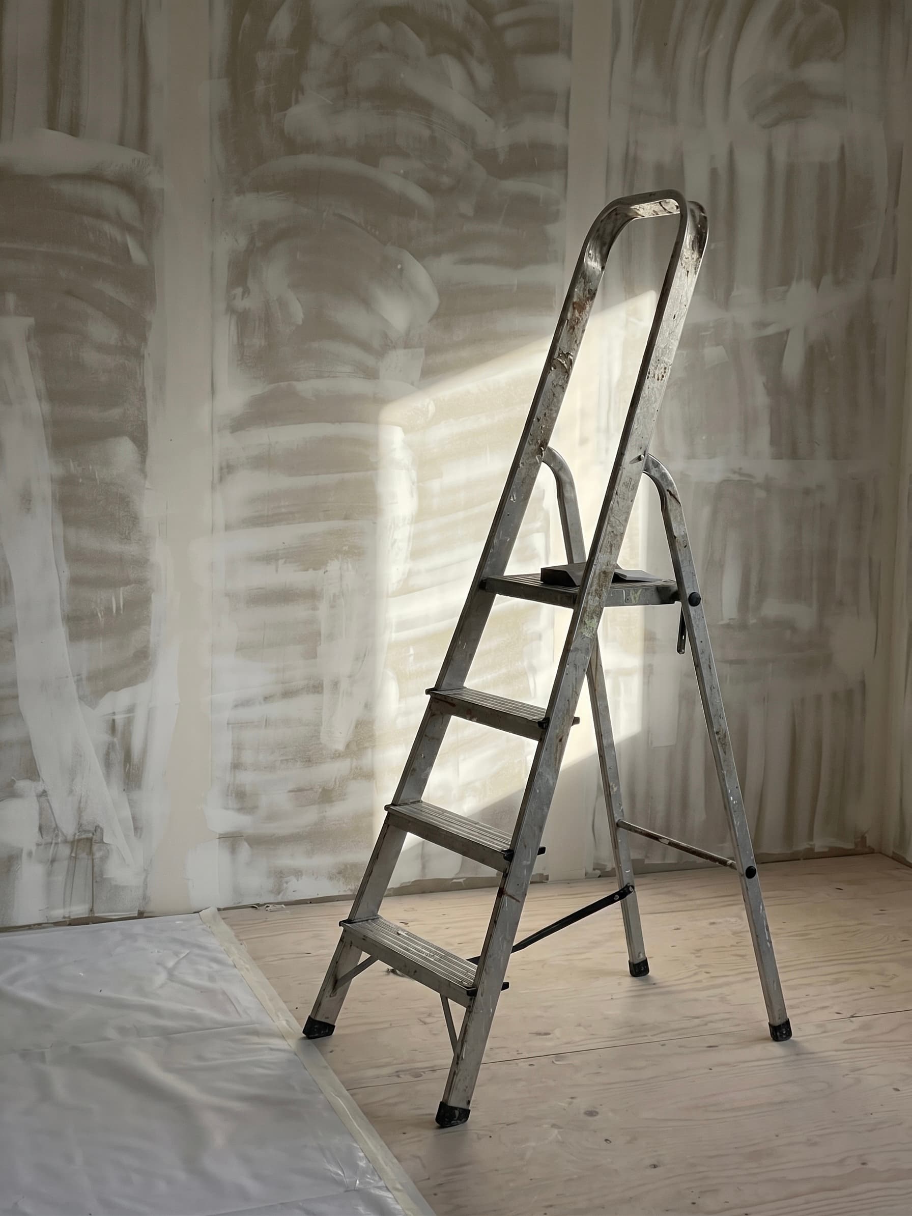 Interior en microcemento con formas curvas
